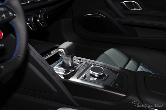 アウディ R8 V10プラス(東京モーターショー15)