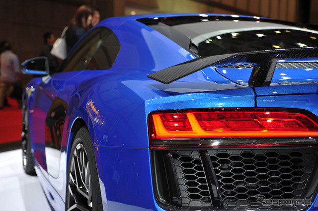 アウディ R8 V10プラス(東京モーターショー15)