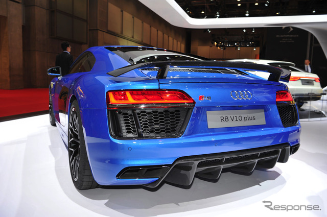 アウディ R8 V10プラス(東京モーターショー15)
