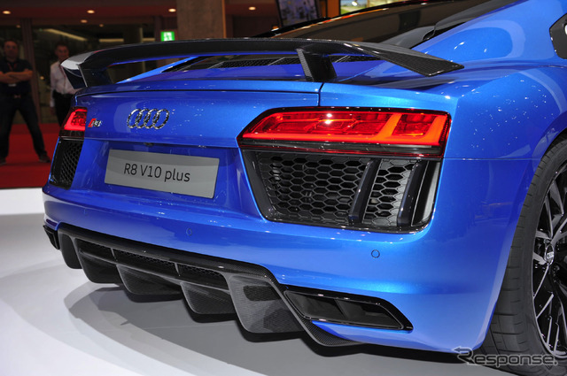 アウディ R8 V10プラス(東京モーターショー15)
