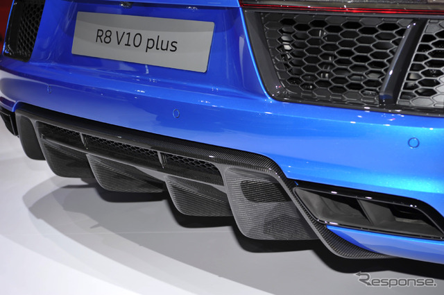 アウディ R8 V10プラス(東京モーターショー15)