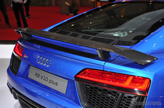 アウディ R8 V10プラス(東京モーターショー15)
