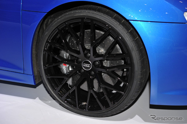 アウディ R8 V10プラス(東京モーターショー15)