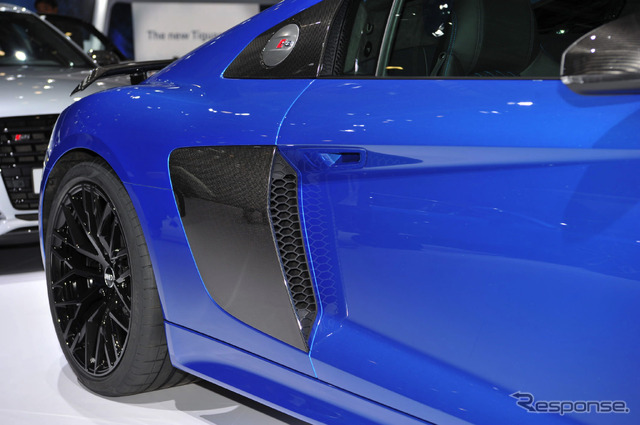 アウディ R8 V10プラス(東京モーターショー15)