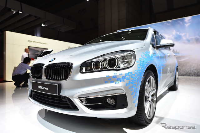 BMW 225xe(東京モーターショー15)