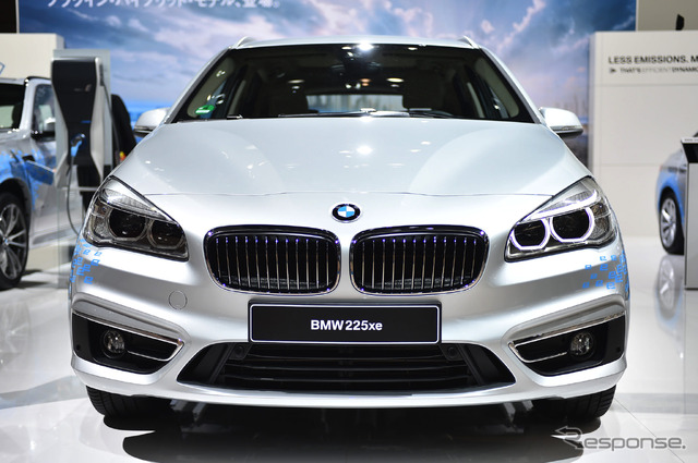 BMW 225xe(東京モーターショー15)