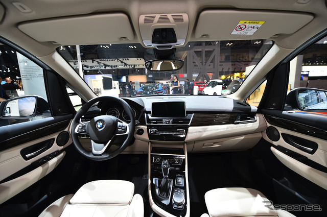 BMW 225xe(東京モーターショー15)
