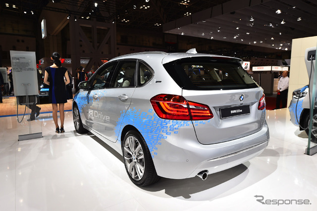 BMW 225xe(東京モーターショー15)