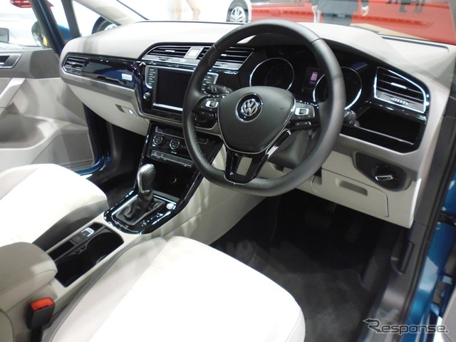 VW ゴルフ トゥーラン(東京モーターショー15)