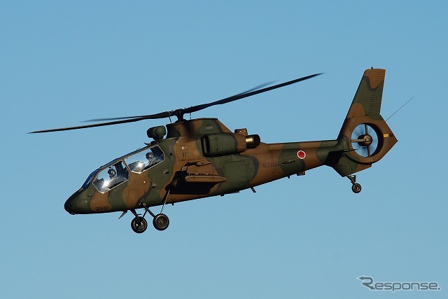 陸上自衛隊の観測ヘリ、OH-1。事故による飛行制限が解除され、入間にも登場。