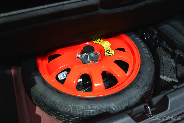 ジャガー XE(東京モーターショー15)