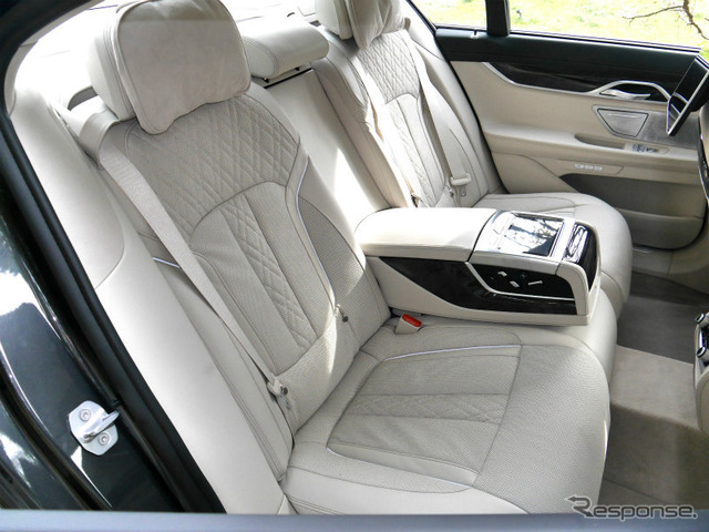 BMW 7シリーズ 新型(740i)
