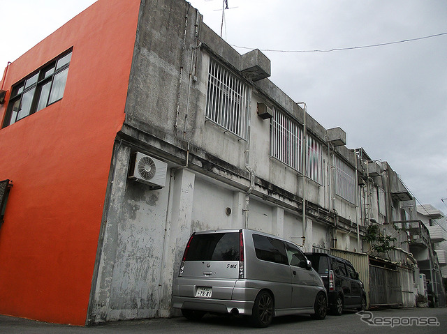 2012年当時の与那原駅舎跡。農協（JAおきなわ与那原支店）の建物として使われていた