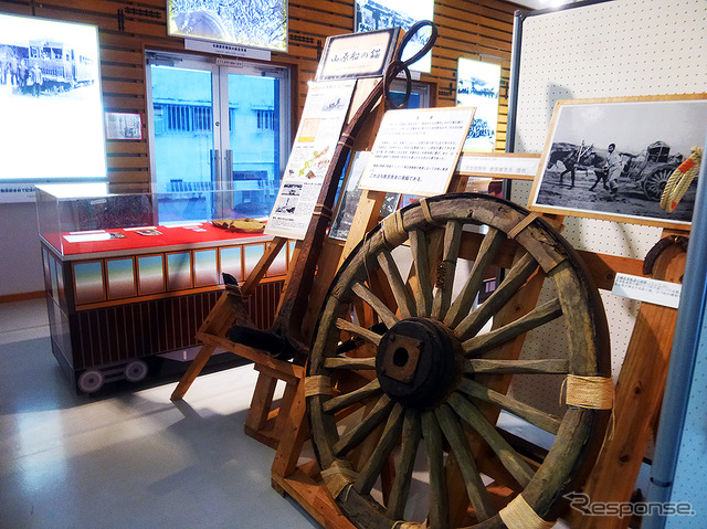 山原船や与那原馬車の展示物もある軽便与那原駅舎展示資料館