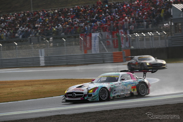 GT300決勝2位の#0 メルセデスSLS。