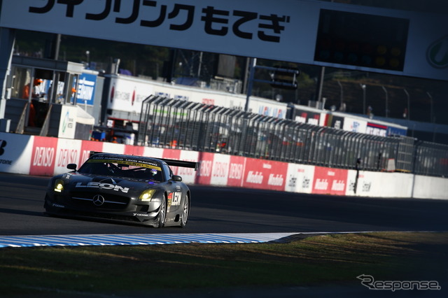 GT300決勝5位の#65 メルセデスSLS。