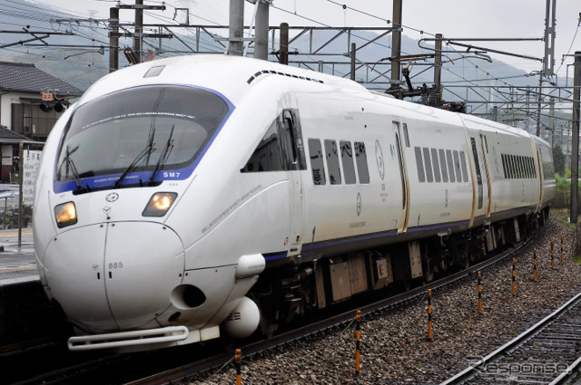 鉄道・運輸機構はJR九州株の売却に向けた準備を開始した。写真は特急『ソニック』。