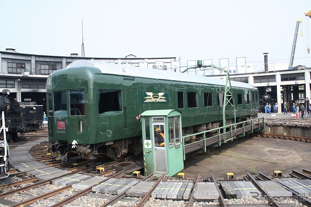 蒸気機関車の他にも電車や客車などが展示される。写真は『トワイライトエクスプレス』専用客車。