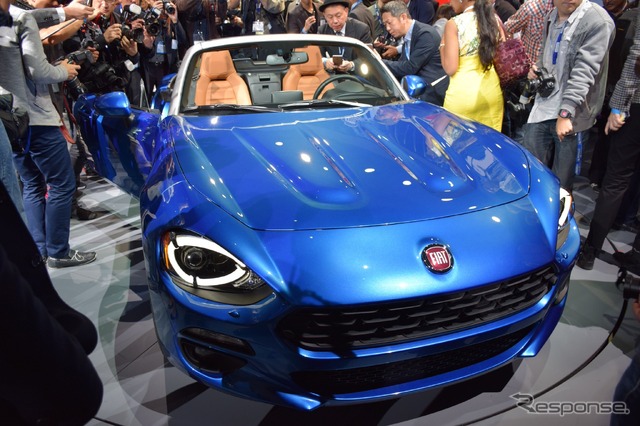 新型 フィアット124 スパイダー(ロサンゼルスモーターショー15)
