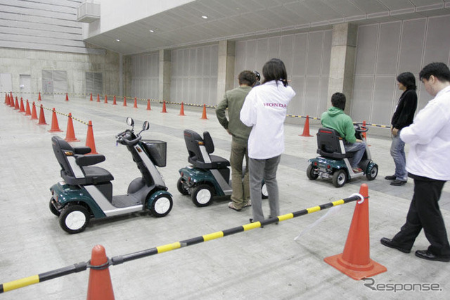 【EVS22】クローズドの特設コース試乗もあり