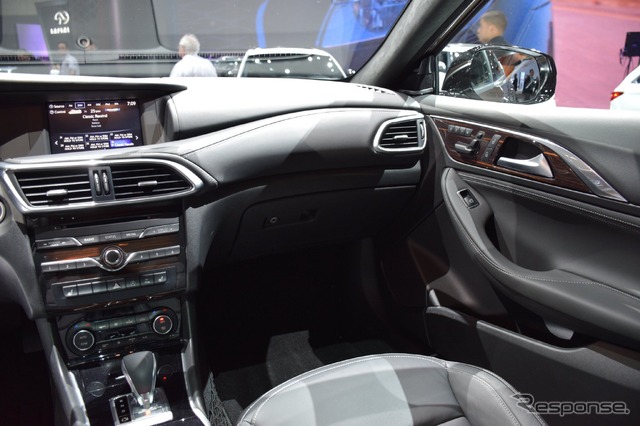 インフィニティ QX30(ロサンゼルスモーターショー15)