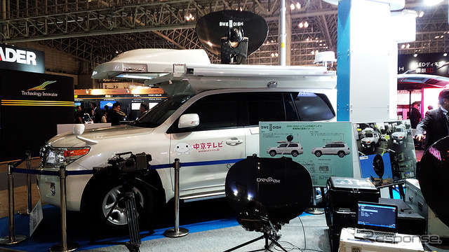 日産『エルグランド』ベースのVSAT（Very Small Aperture Terminal）衛星通信システム搭載中継車