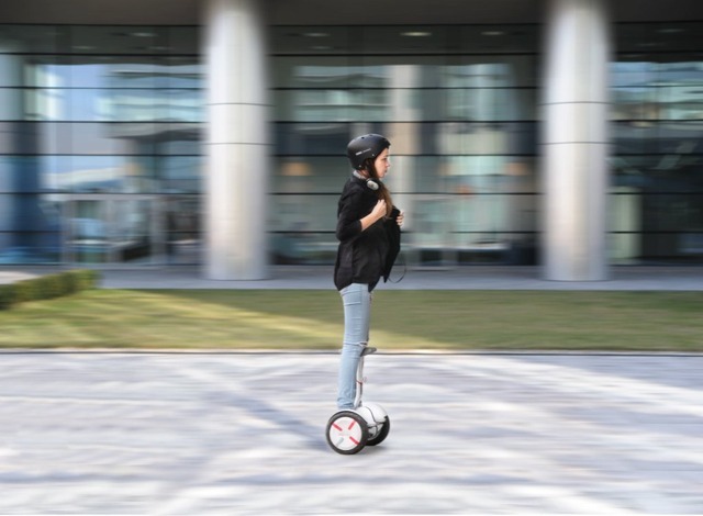 立ち乗り電動二輪車「ナインボット・ミニ プロ」