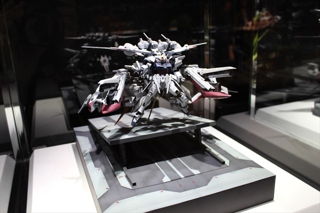 「ガンプラEXPO」日本大会決勝戦は強豪揃い 著名人のガンプラや1/1ガンプラ組立も