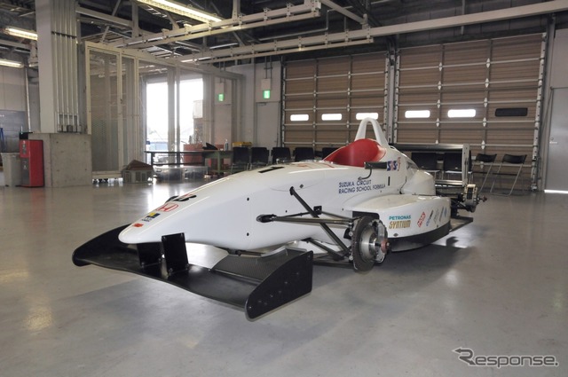 SRS-Fアドバンスとスカラシップ選考会に使用されるオリジナル・フォーミュラカー「童夢SDH-F04/TR204F」