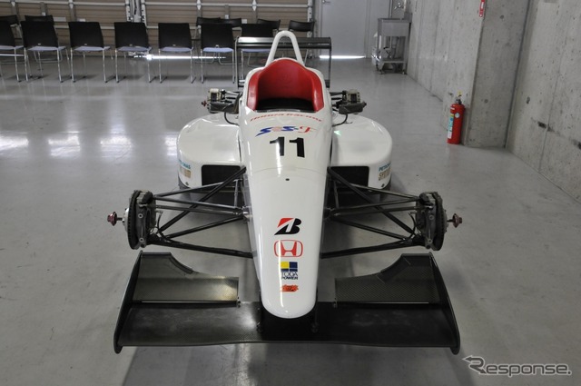 SRS-Fアドバンスとスカラシップ選考会に使用されるオリジナル・フォーミュラカー「童夢SDH-F04/TR204F」