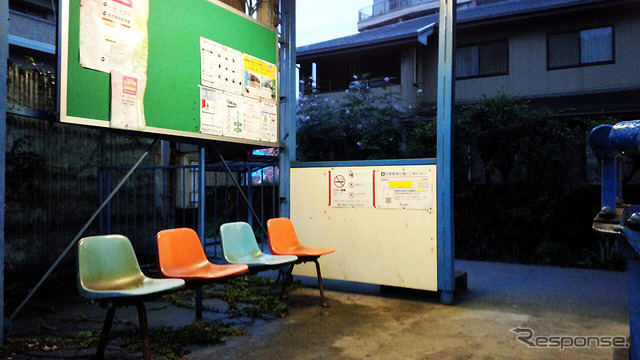 無人の中佐世保駅。虫の音が聞こえてくる