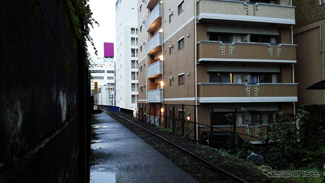 無人の中佐世保駅。虫の音が聞こえてくる
