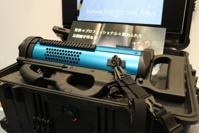 石英セルやガラスセルの特殊加工を行うジャパンセルの特殊サーチライト「ALPHA-1」(撮影:防犯システム取材班)