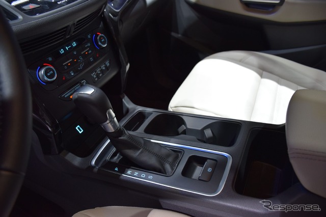 フォード エスケープ改良新型(ロサンゼルスモーターショー15)