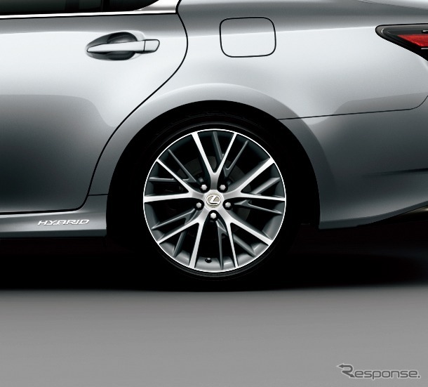 235/40R19タイヤ&“version L