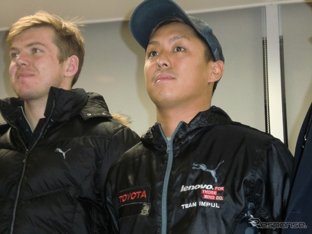 初日午後のトップタイムをマークした関口雄飛（左は2015年全日本F3王者のN.キャシディ＝KONDOレーシングでテスト参加中）。
