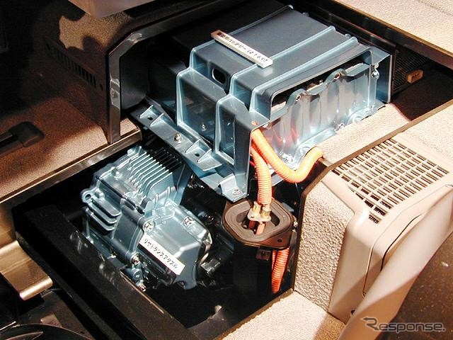 【『エスティマ・ハイブリッド』登場!】プロペラシャフトのない4WDとは?