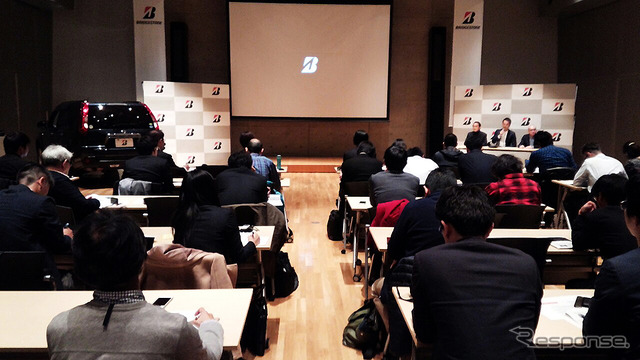 タイヤから接地面の情報を収集、解析し、路面情報やタイヤの状態を把握するタイヤセンシング技術「CAIS」。ブリヂストンが世界初の実用化を発表(11月25日、東京・広尾)