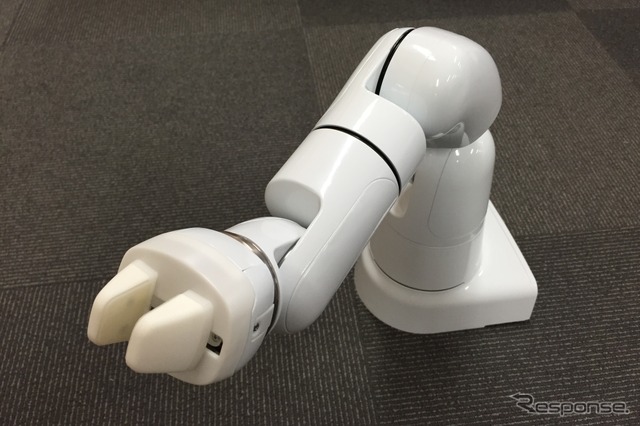 11月26日に初公開された協働型小型ロボットアーム「COBOTTA」(コンセプトモデル)