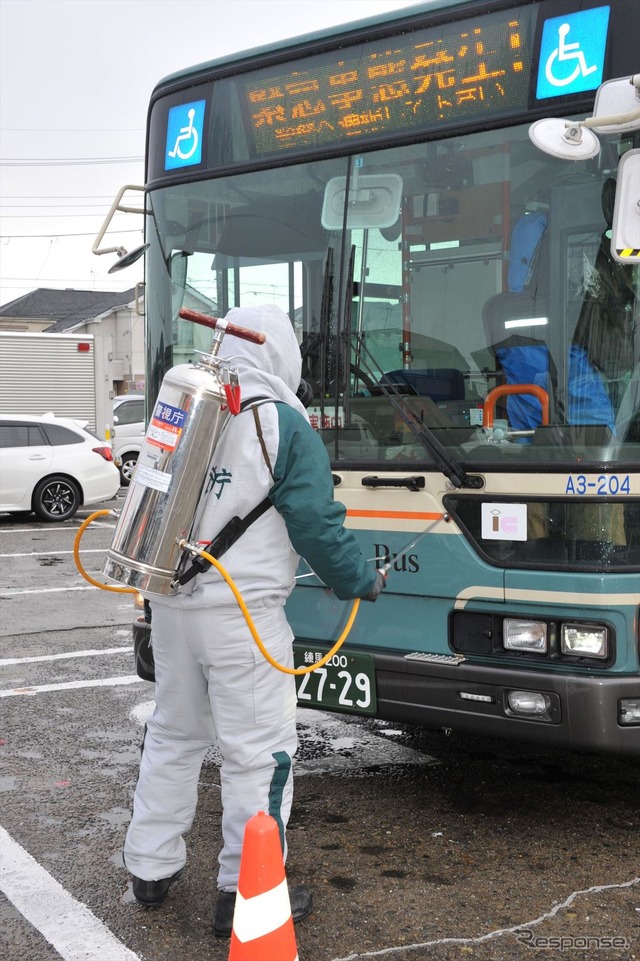 バスジャックによるサリン散布を想定した警視庁石神井署の国際テロ訓練(26日・練馬区)