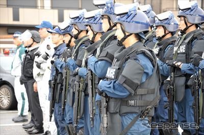 バスジャックによるサリン散布を想定した警視庁石神井署の国際テロ訓練(26日・練馬区)