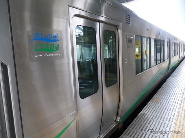 あいの風とやま鉄道線は高岡~富山間のみ通過利用できる特例が設けられた。