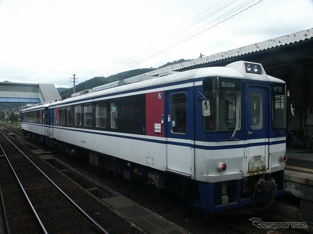智頭急行智頭線やJR西日本宮島フェリーも利用できる。写真は智頭急行の普通列車。