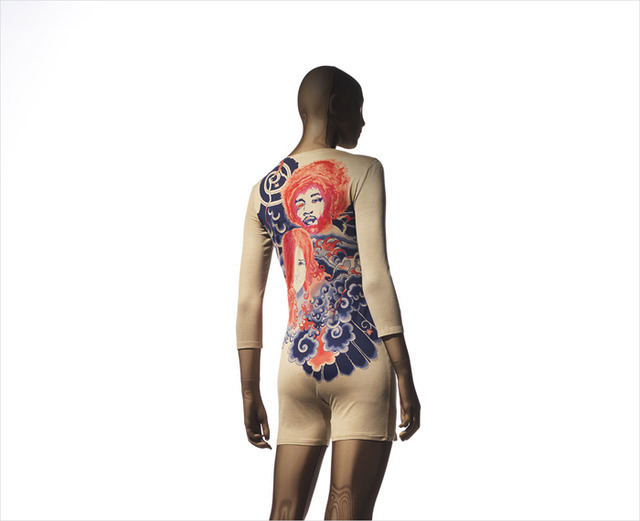 ISSEY MIYAKE《タトゥ Spring/Summer 1971》1970年