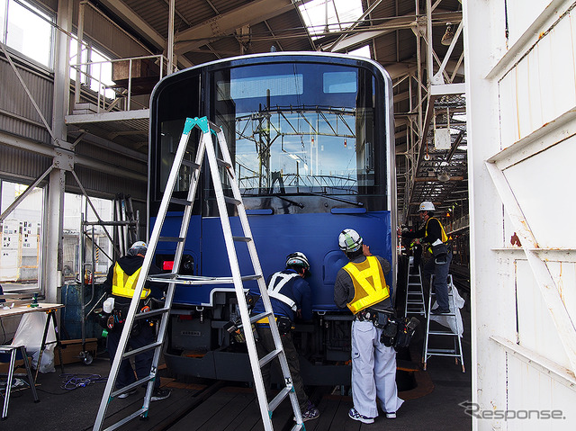 「フライング東上号」カラー編成、塗装変更中［写真蔵］