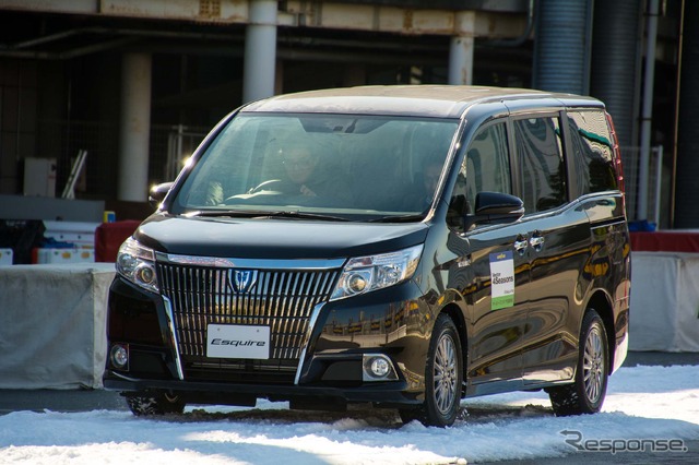 グッドイヤー雪上体験・試乗会