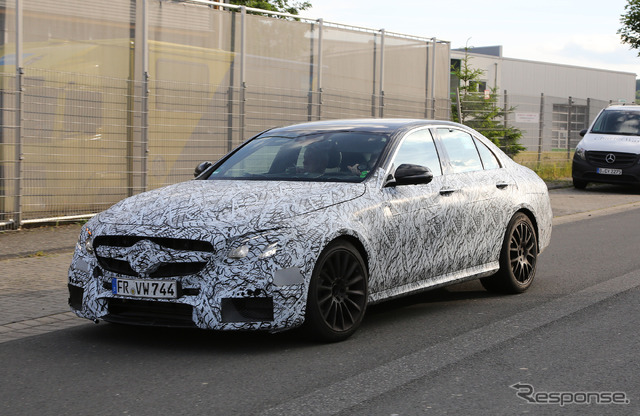E63 AMG 開発テスト車両