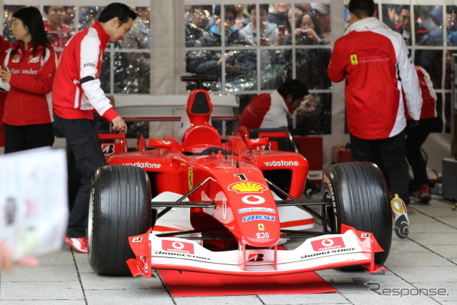 御堂筋で行われたF1デモラン