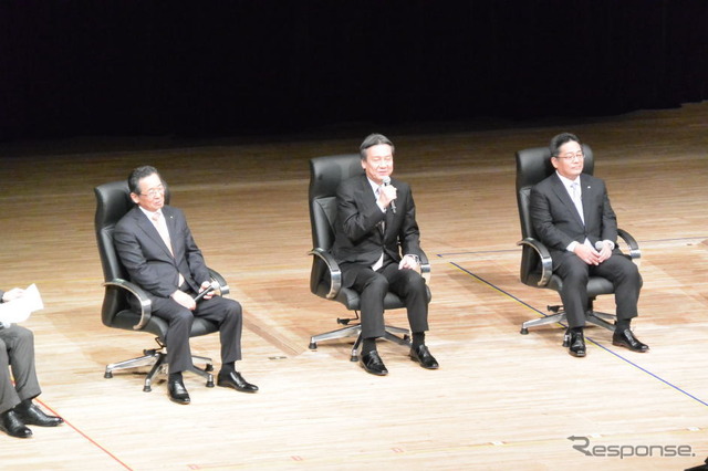 ダイハツ工業 三井正則 社長 (写真中央)