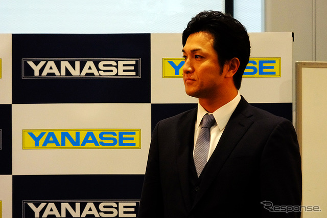 2015年ヤナセ・ジャイアンツMVP賞に選ばれた高橋由伸新監督(東京、12月3日)